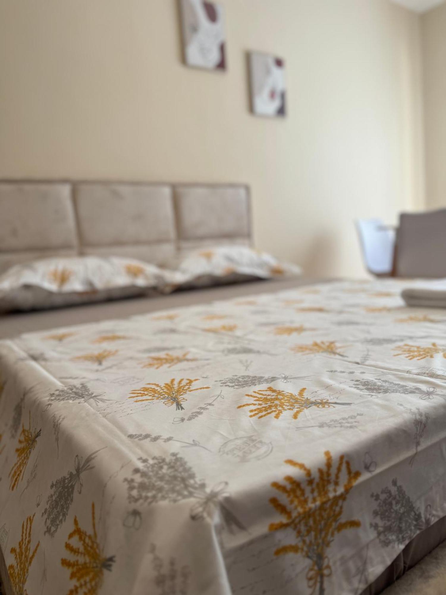 Sea & Gardenview Apartments Durres Bagian luar foto