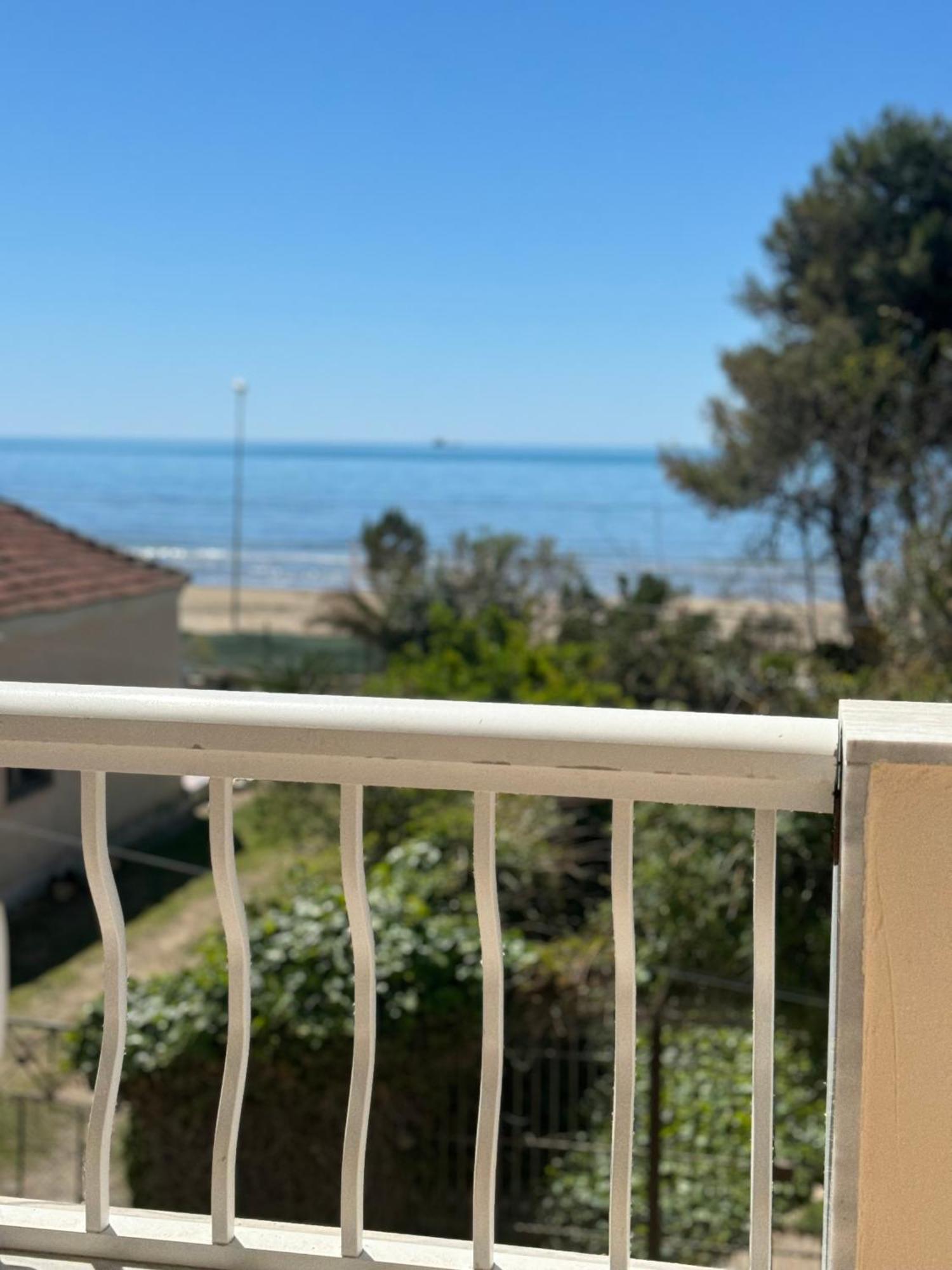 Sea & Gardenview Apartments Durres Bagian luar foto