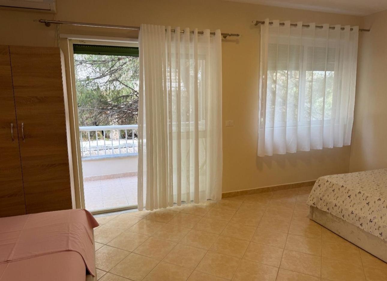 Sea & Gardenview Apartments Durres Bagian luar foto