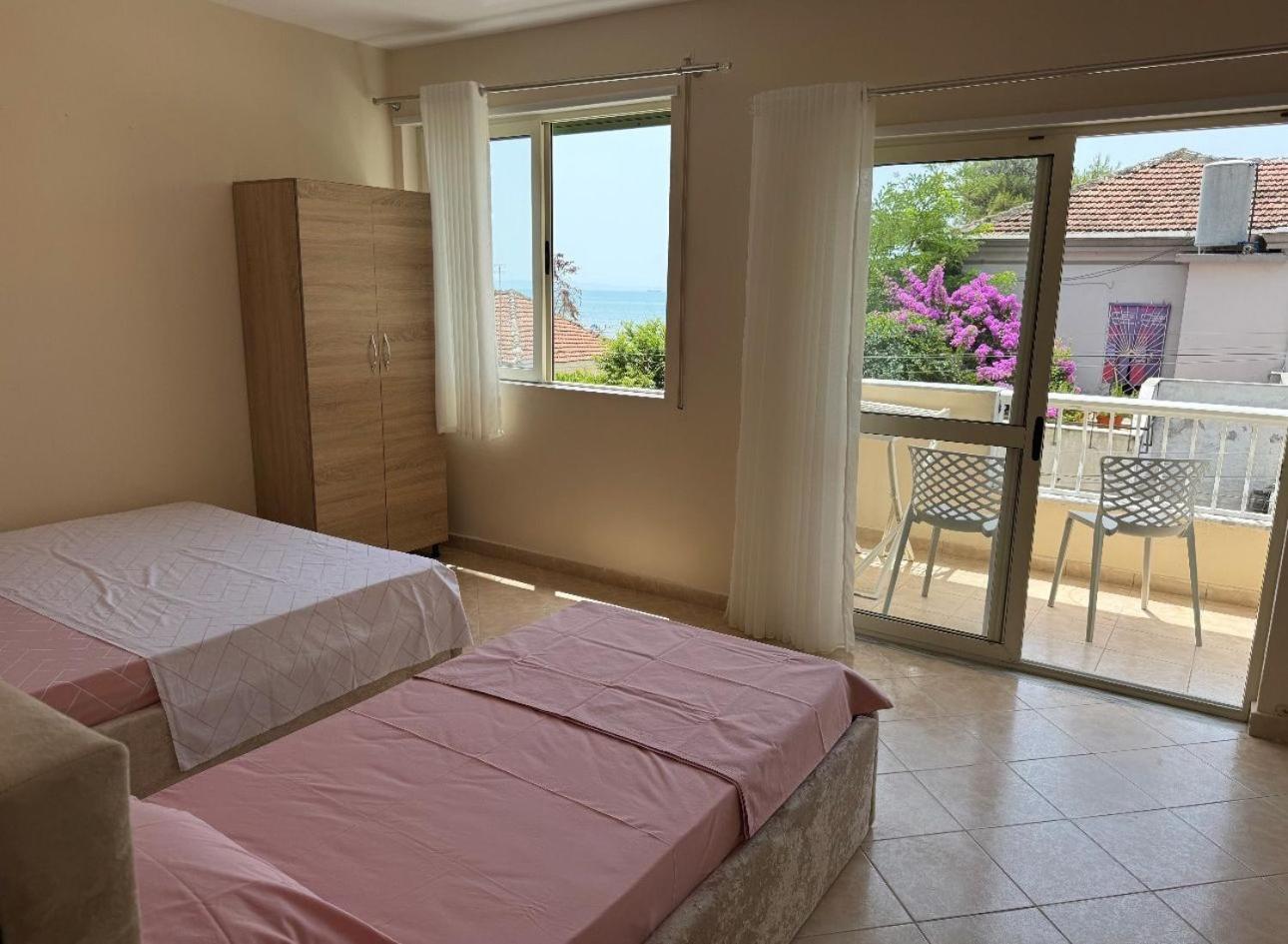 Sea & Gardenview Apartments Durres Bagian luar foto